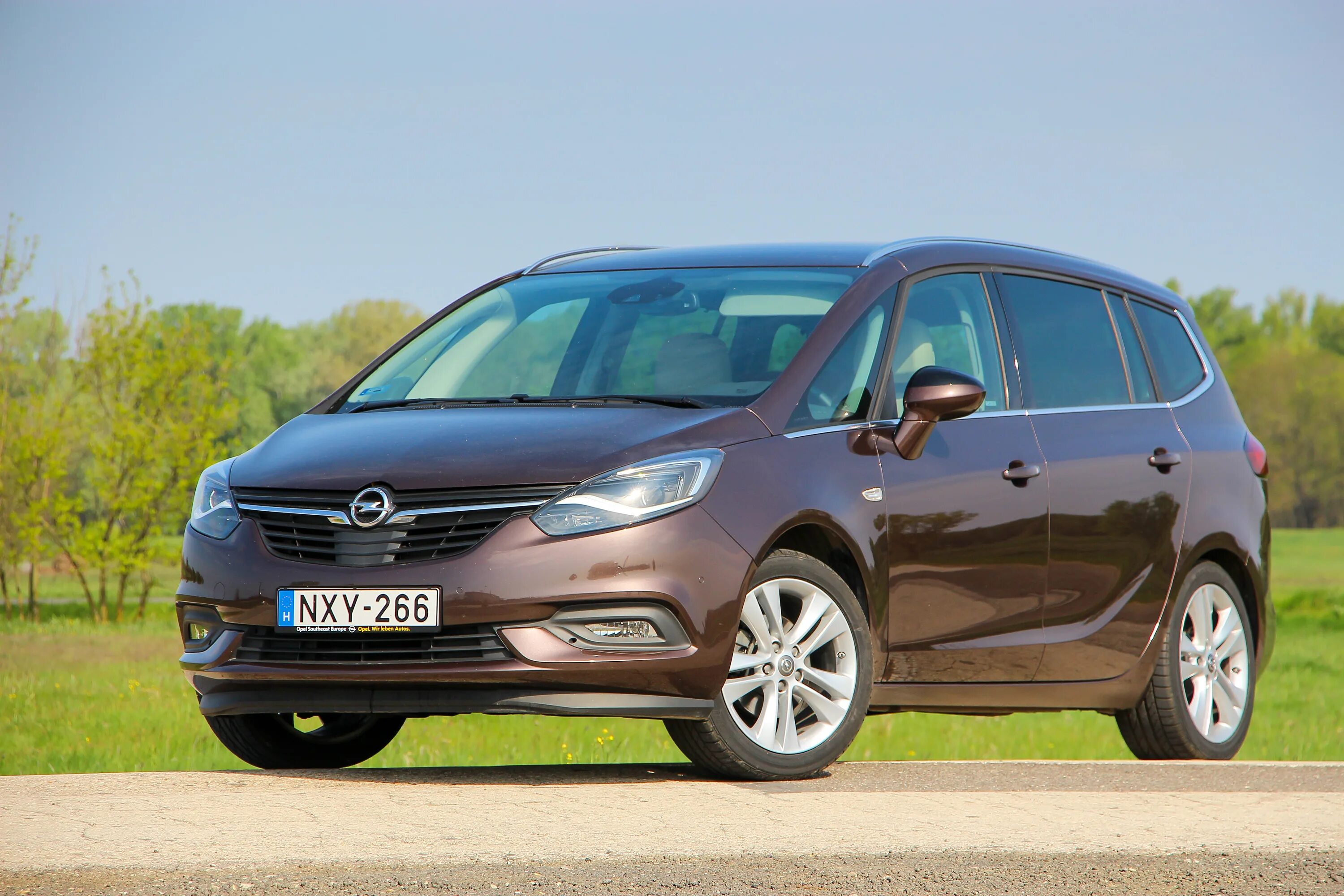 Opel Zafira 2020. Опель Зафира 2018. Opel Zafira Tourer. Опель Зафира минивэн.