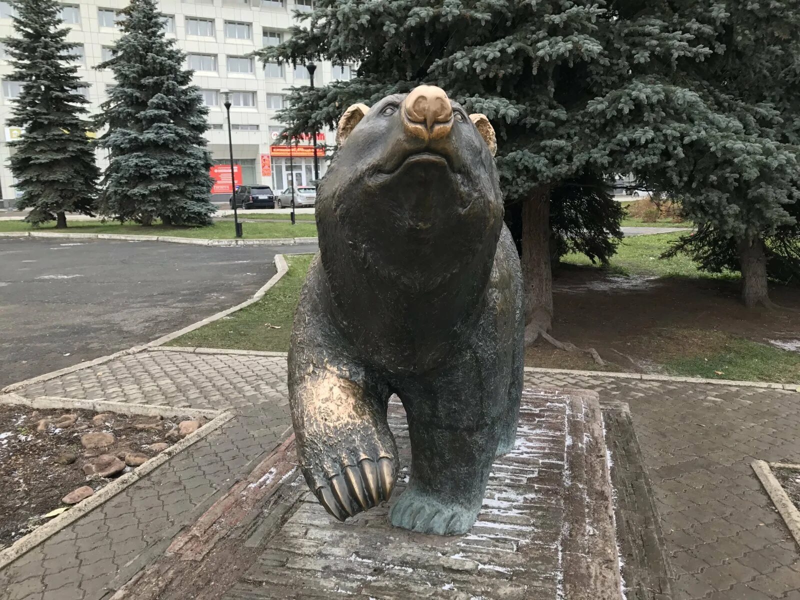 Пермь достопримечательности края. Пермский медведь памятник пермь. легенда о пермском медведе. памятник медведю в перми. скульптура легенда о пермском медведе пермь.