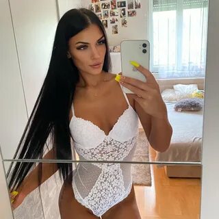 Vivien-x StripChat webcam model 