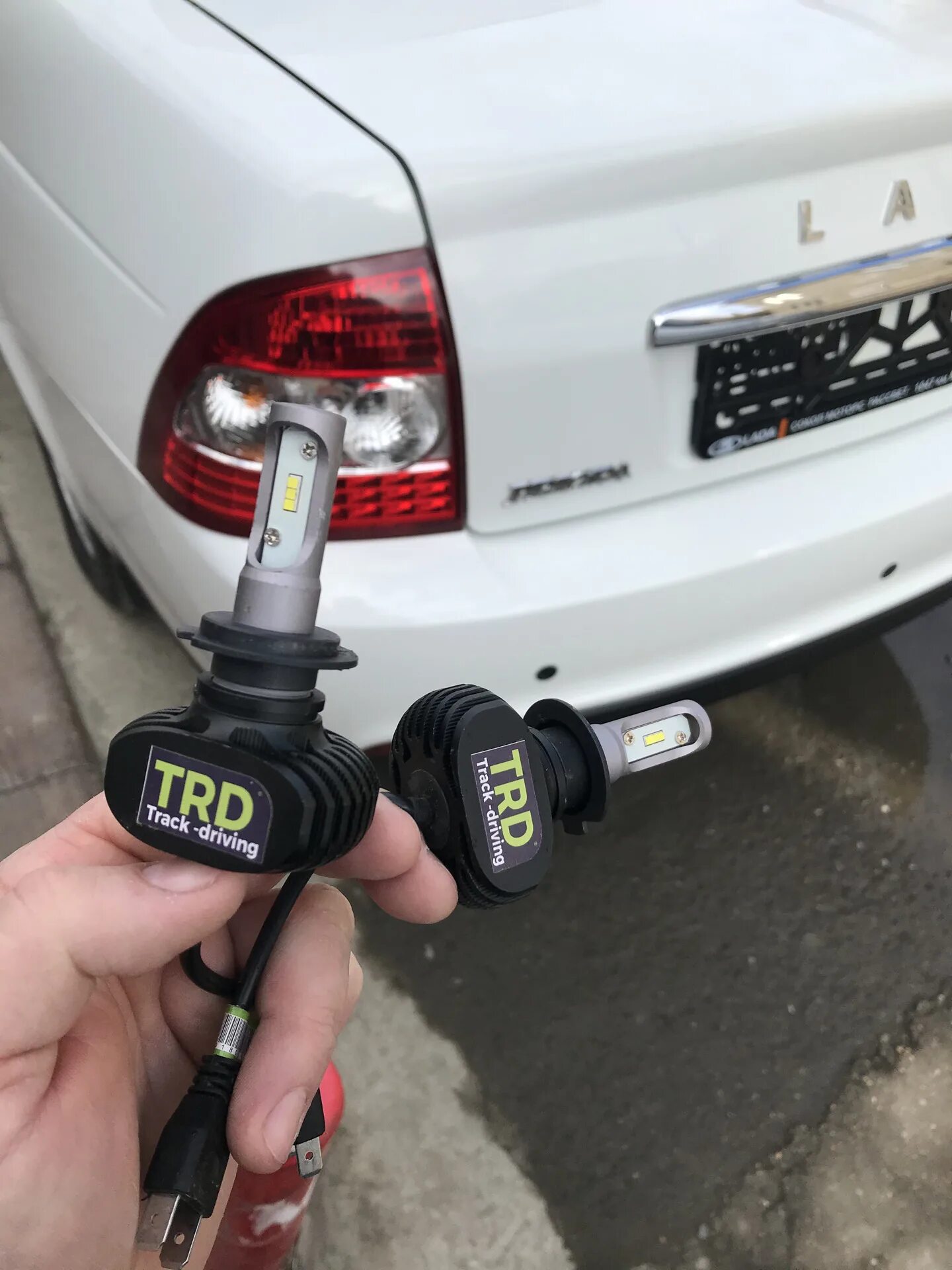 Как поставить лампочки на приору