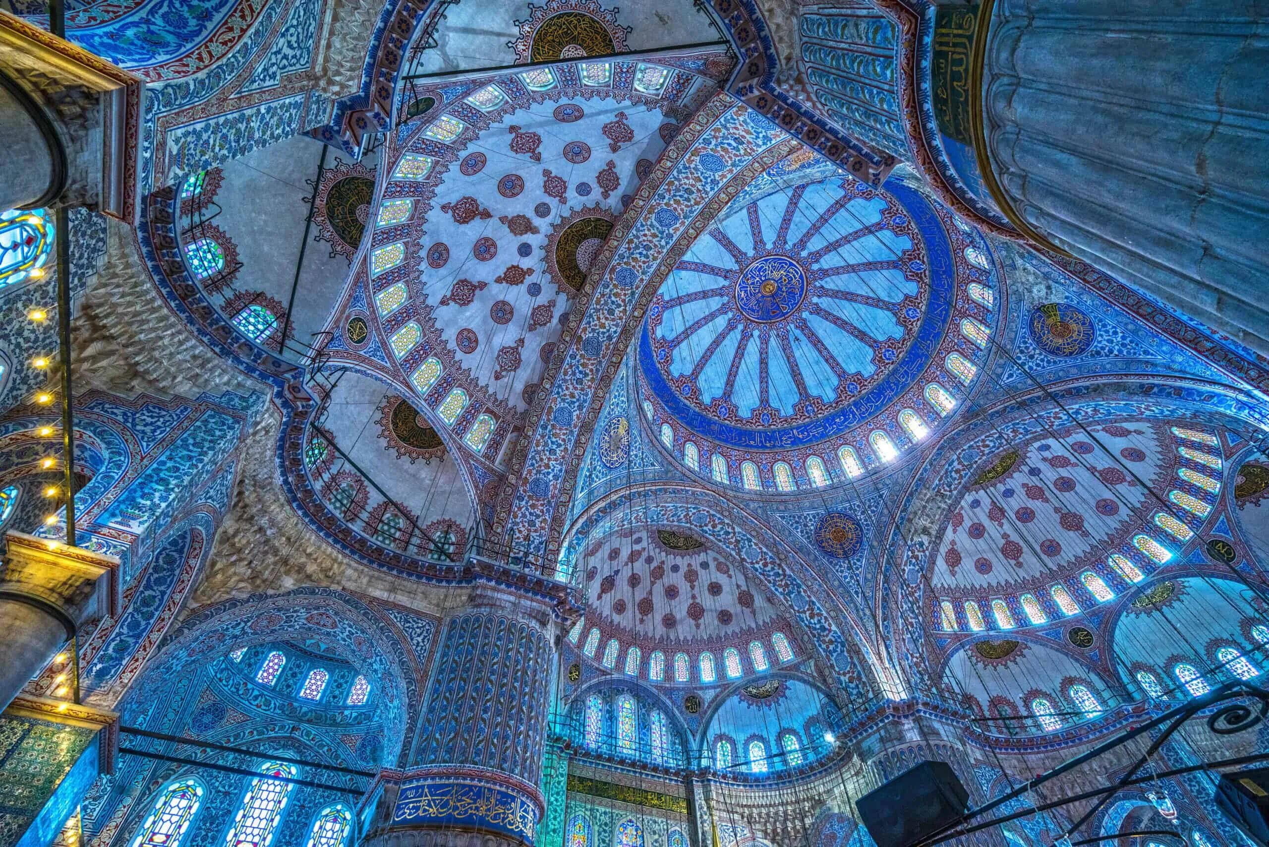 Чем украшают мечети. Голубая мечеть Султанахмет. Голубая мечеть (мечеть Султанахмет). Михраб голубой мечети Стамбул.