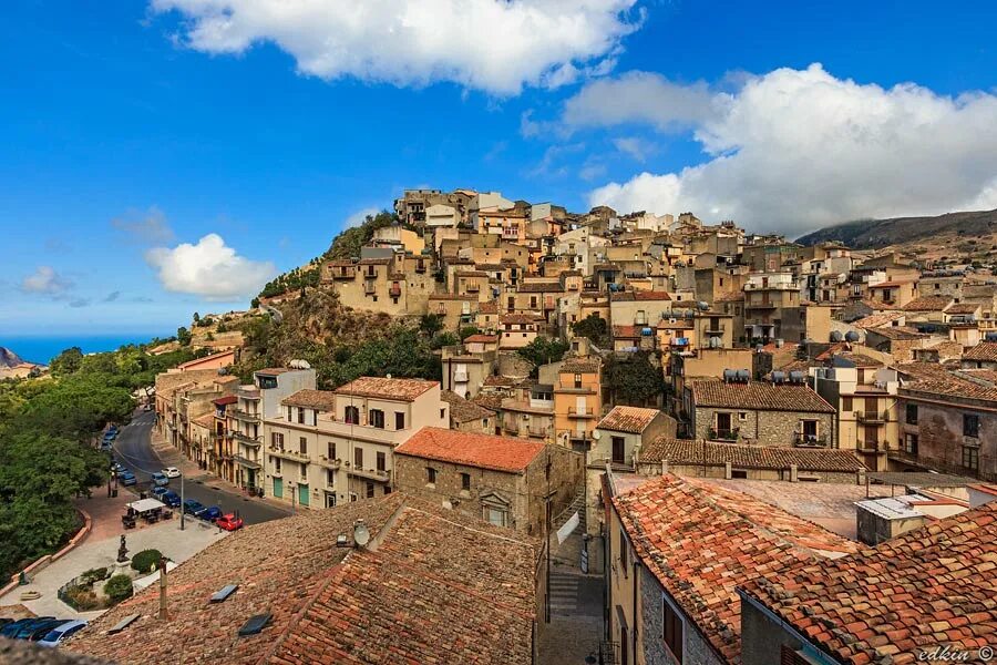 Феррара италия фото города. Терамо город в италии. Терамо ,регион абруццо. Каккамо сицилия. Город в италии первая буква.