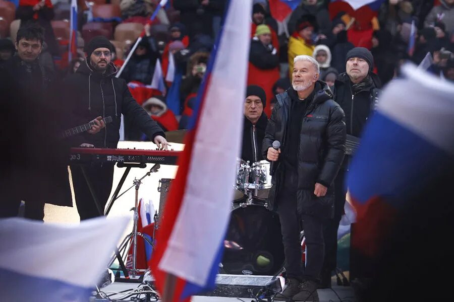 22 февраля митинг концерт. Митинг концерт 22 февраля Лужники. Выступление Путина в Лужниках.