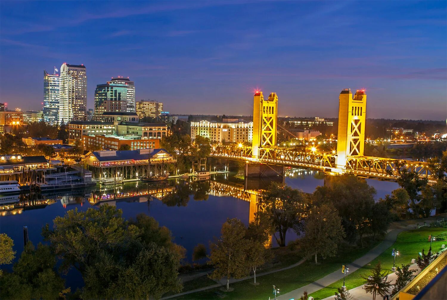 Sacramento california. Сакраменто Калифорния. Столица Калифорнии Сакраменто. Сакраменто Даунтаун. Сакраменто Калифорния океан.