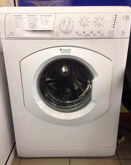 Hotpoint ariston узкая. Hotpoint ARSF 109. ARSF 126 Hotpoint Ariston. Аристон машинка стиральная f125. Hotpoint Ariston стиральная машина 5.5кг.