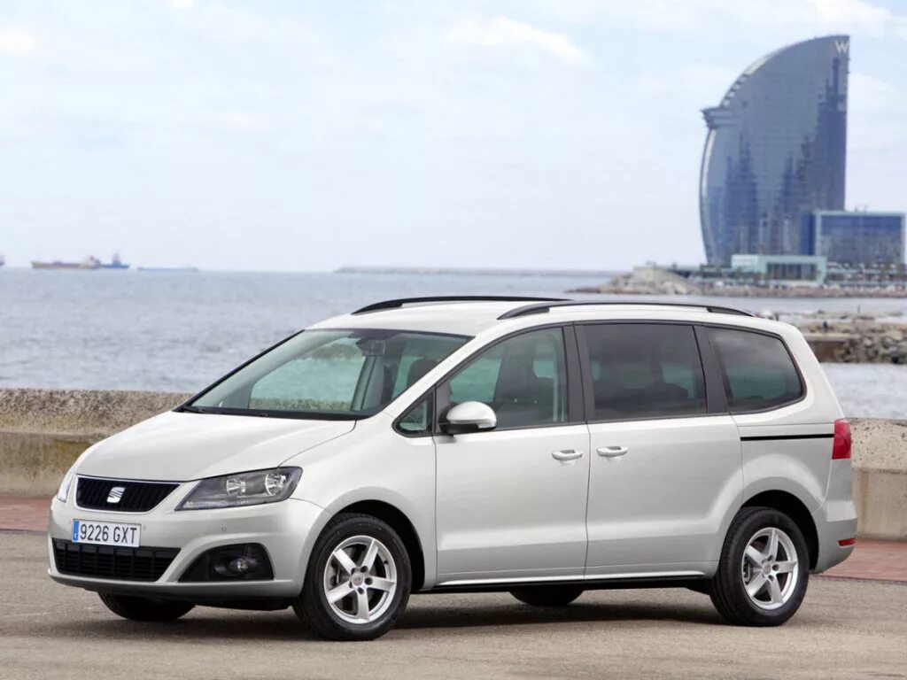 Компактвэн на вторичном рынке. Seat Alhambra. Сеат минивэн Альхамбра. Seat Alhambra 2022. Seat Alhambra 2.