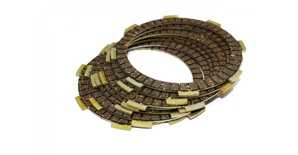 Диск сцепления ведомый 70-1601130. Сцепление в машине. Какие диски сцепления есть. Изношенное сцепление. Ведомый диск муфты сцепления состоит из.