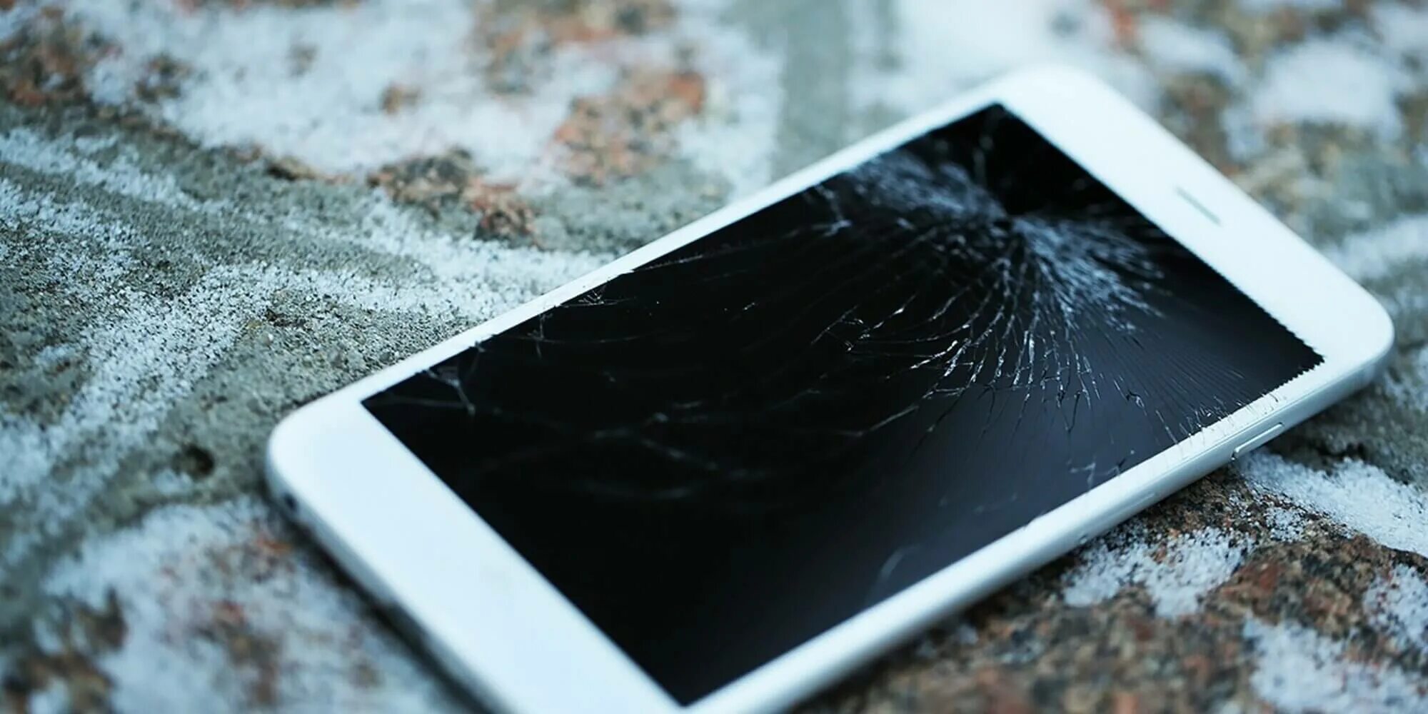 Эффект ломания стены. Мазда 3 2008 разбитая. Разбитая машина детали. Молот разбивает. Разбитый айфон 6 серый.