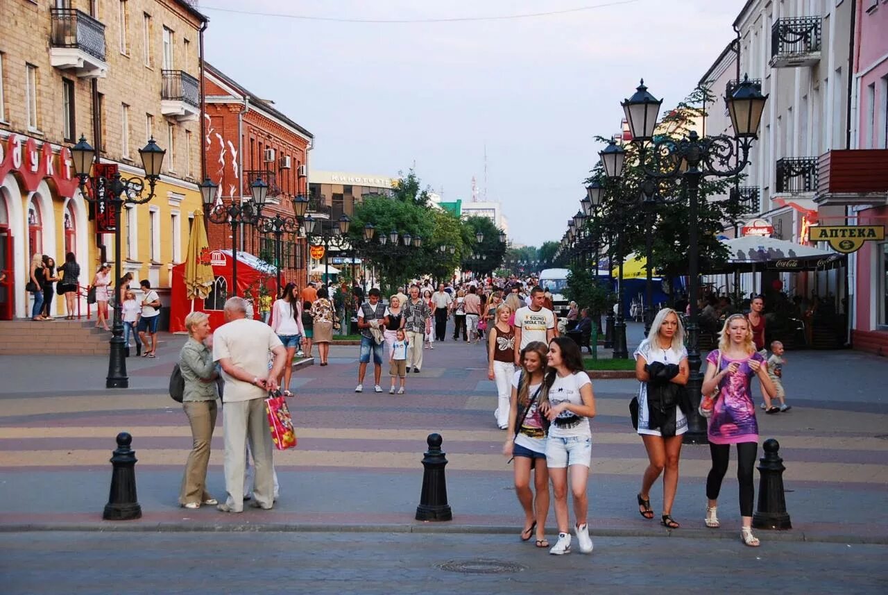 Где жить в белоруссии. Белоруссия люди. Беларусь для туристов. Белоруссия улицы люди. Белорусский люди в городе.