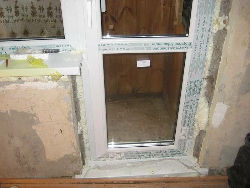 Окна после установки как. Откосы для пластиковых окон. Откосы балконной двери. Отделка откосов окон. Отделка откосов балконного блока.