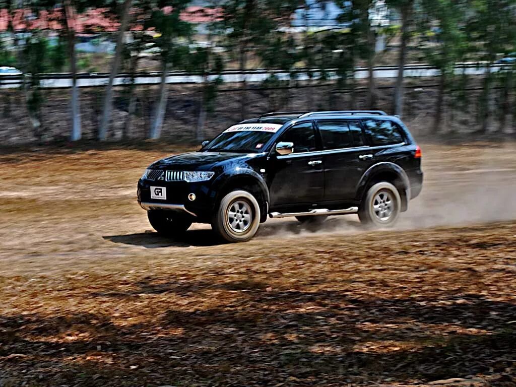 Pajero sport 2013. Габариты mitsubishi pajero sport 2. Плюсы и минусы паджеро спорт. Митсубиси паджеро спорт 2013 2014. Тест драйв паджеро 4.