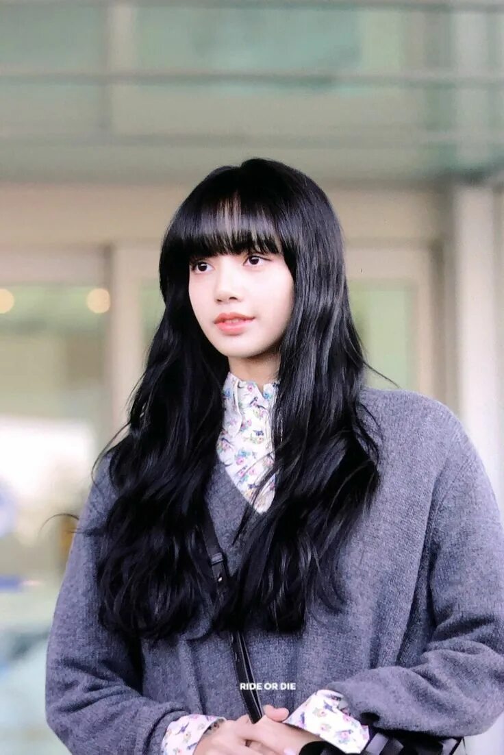 Lisa pictures. Lisa BLACKPINK. Lisa BLACKPINK 2020. Lisa Manoban 2020. Лалиса Манобан с черными волосами 2021.