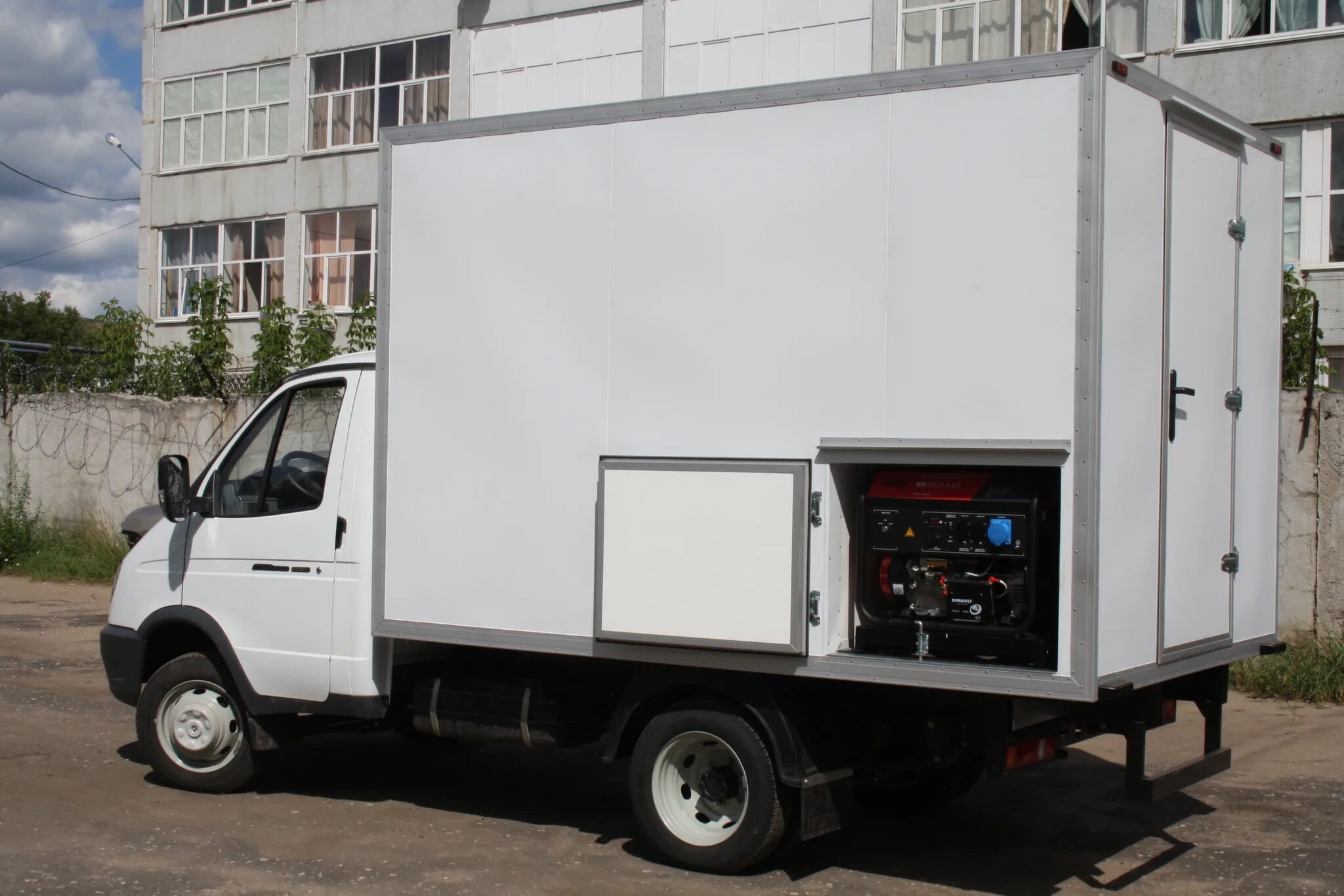 Газ-22171 автолавка. Газ 3302 автолавка. Газель автолавка евро 5. Газ уаз магазины запчастей. Магазин запчастей омск.