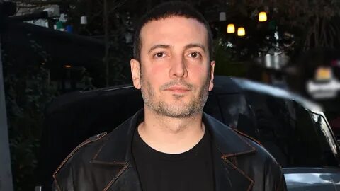 Geçtiğimiz aylarda Demet Özdemir ile nikah masasına oturan şarkıcı Oğuzhan Koç...