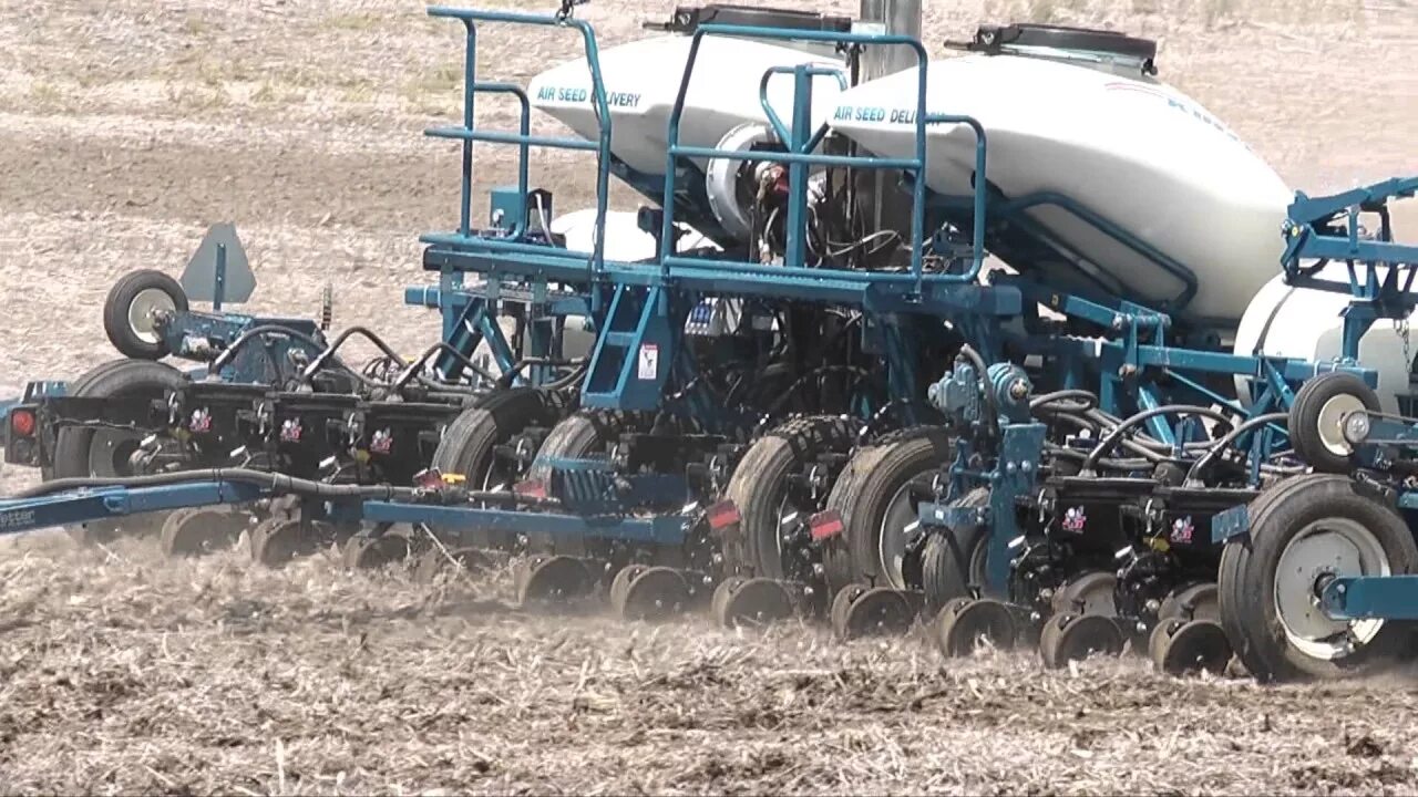 Сеялка Kinze 3600. Сеялка Кинзе 3605. Посевной комплекс Kinze 3600. Kinze 3600 16.