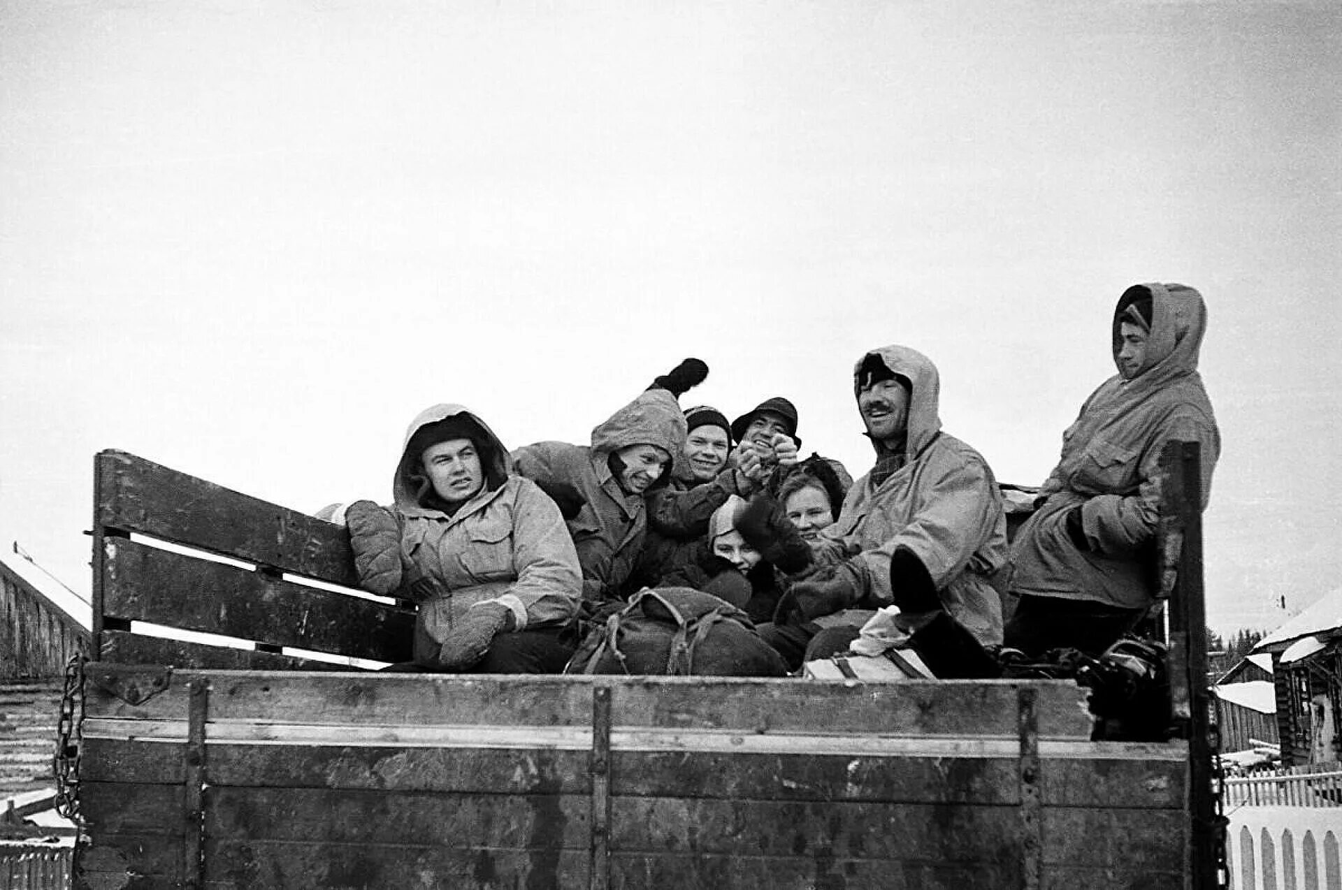 Группа дятловых. Группа перевала дятлова 1959. группа туристов дятлова 1959. фото группы дятлова 1959 год. гибель тургруппы дятлова.