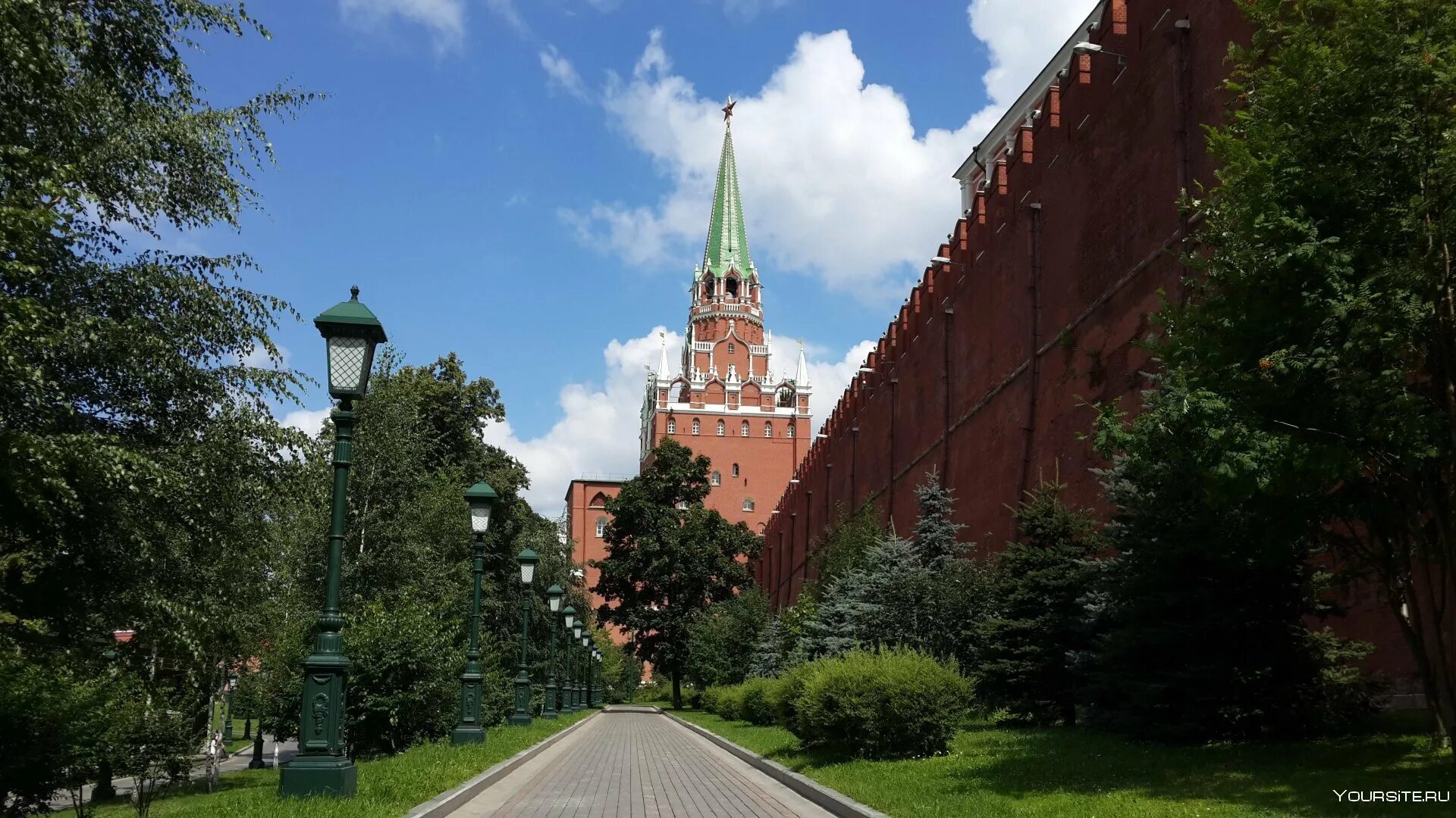 Московский кремль имеет 20 башен