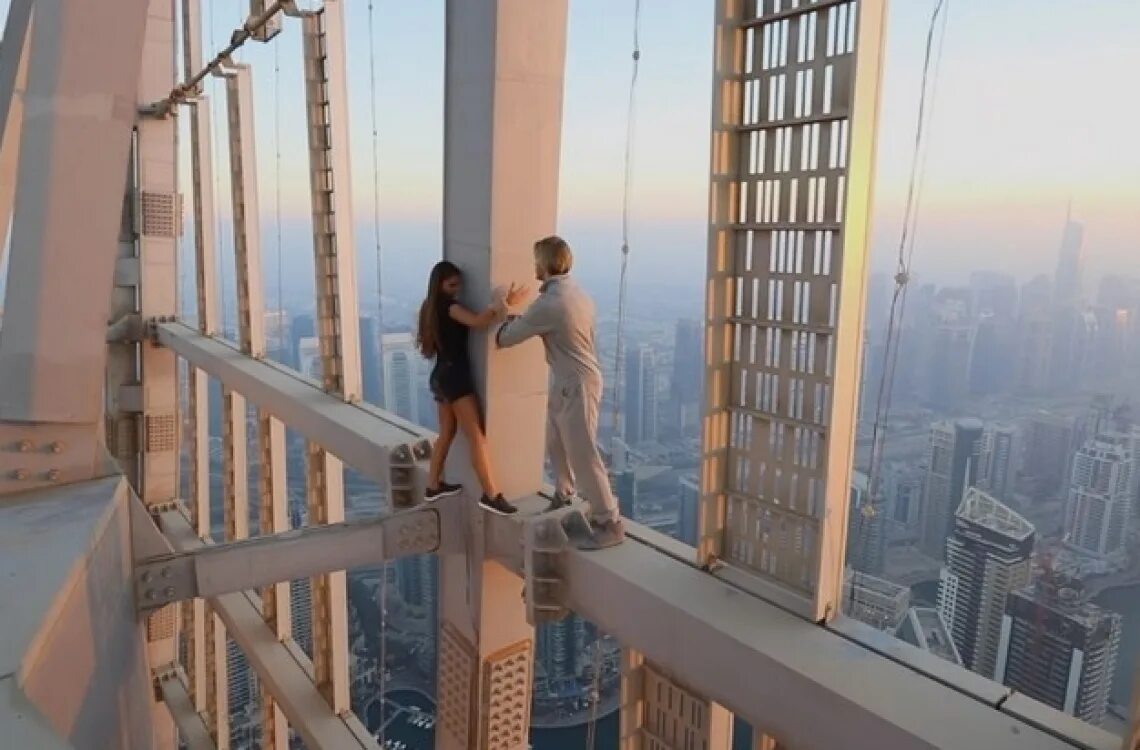 Вики Одинцова Дубай высотка. Фотосессия на балконе. Фотосессия в Дубае на балконе.