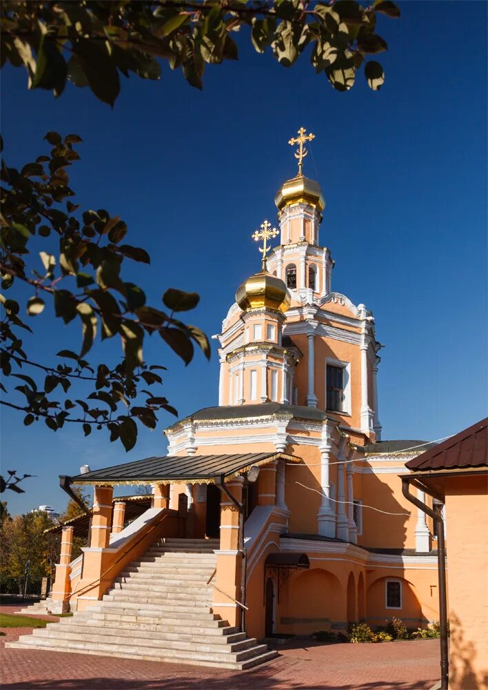 Село зюзино. Храм в Зюзино. Борисоглебский храм Зюзино. Церковь Глеба в Зюзино. Церковь Бориса и Глеба в Зюзине.