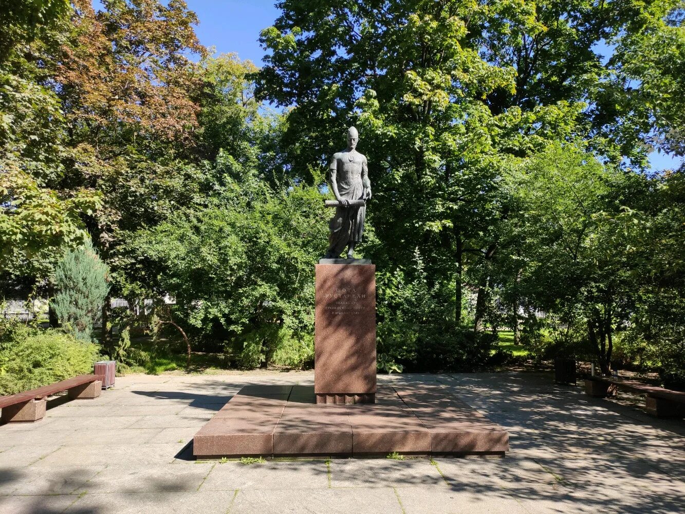 грузинская площадь москва. храм георгия победоносца в московском. тбилиси проспект церетели. самые странные памятники москвы. грузинская площадь.