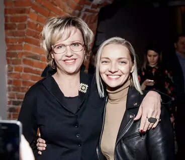 Irina Rozanova, Ekaterina Vilkova și Sabina Akhmedova la premiera seriei "Mama c