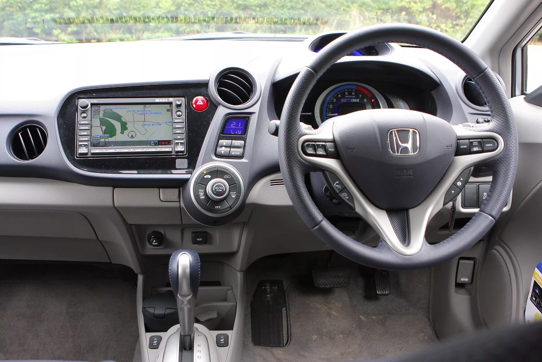 Салон инсайт. Honda Insight Hybrid 2009-2014 салон. Honda Insight 2009 салон. Honda Insight 2009 панель. Хонда Инсайт 2009 салон.