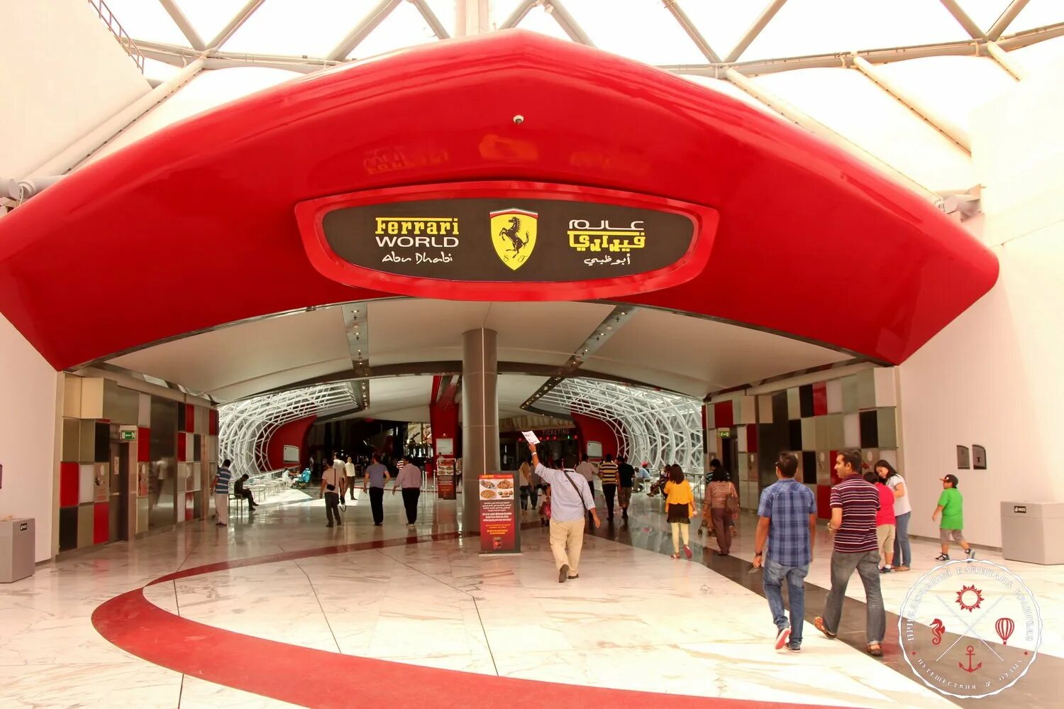 Феррари парк Абу Даби. Абу Даби Феррари парк внутри. Ferrari World Абу-Даби аттракционы. Феррари парк Абу Даби аттракционы.