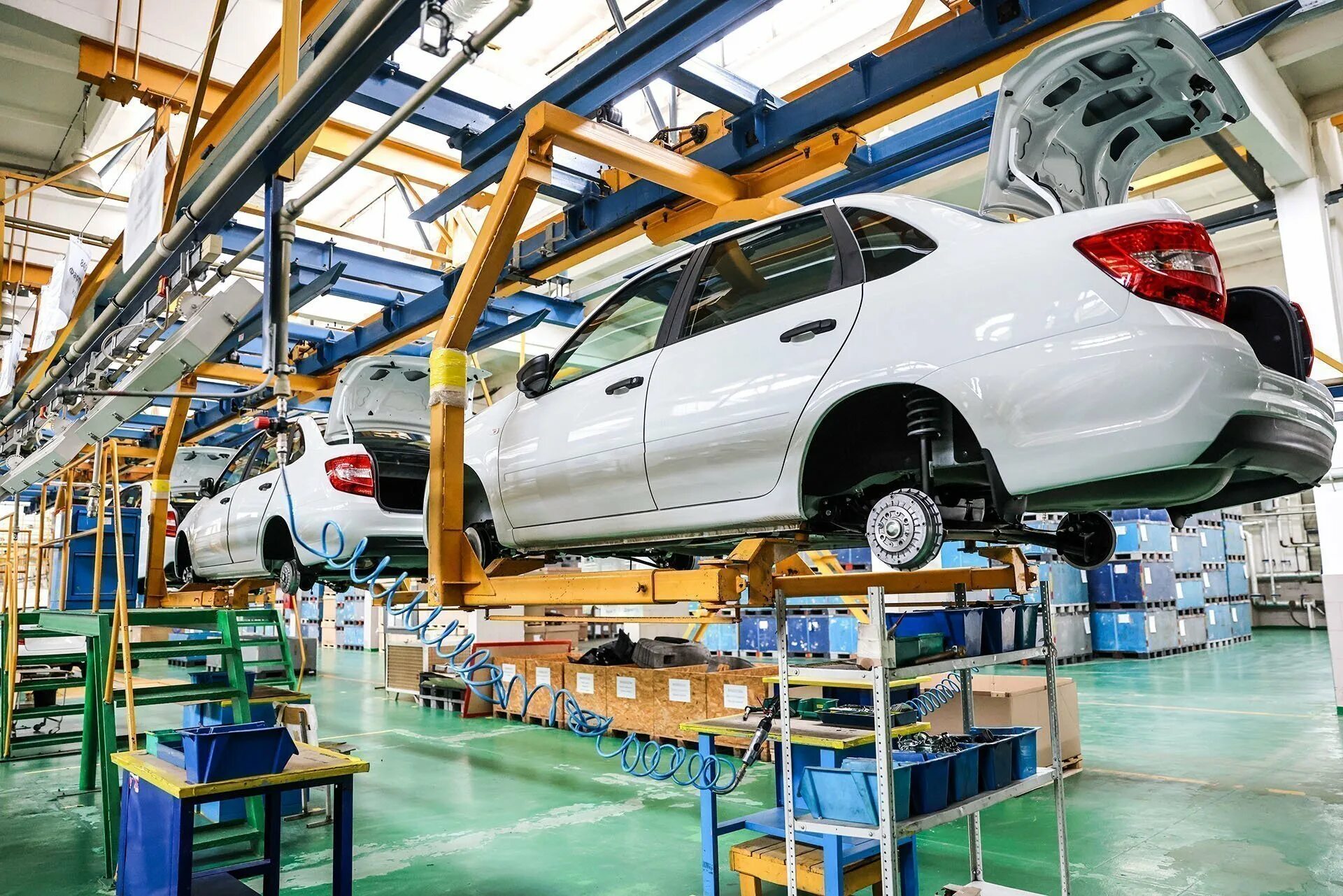 Автопром программы. Автомобильный завод. автомобилестроение в россии. завод машин. поддержим российский автопром.