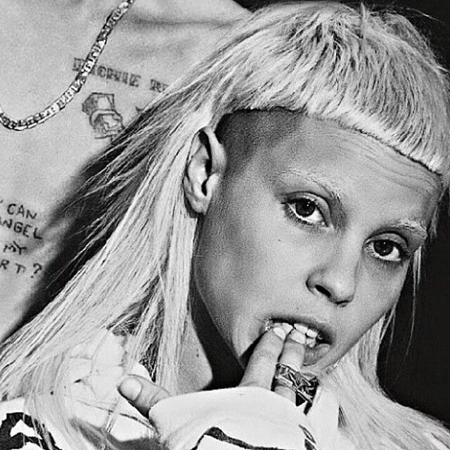 Die antwoord сын. Йоланди фиссер. die antwoord йоланди. йоланди фиссер yolandi visser. die antwoord солистка.