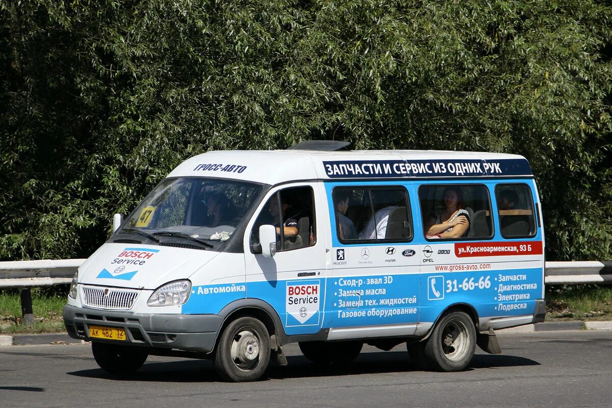 Маршрутное такси брянск. 164 Маршрутка Брянск. Маршрутное такси в Боровичах. Маршрутки Брянск. Маршрутное такси Газель фото.