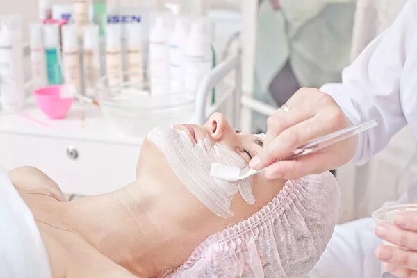 косметолог эстетист без мед образования. фракционная мезотерапия (микронидлинг). профессия косметолог эстетист. позы для косметолога. курсы косметолога эстетиста.