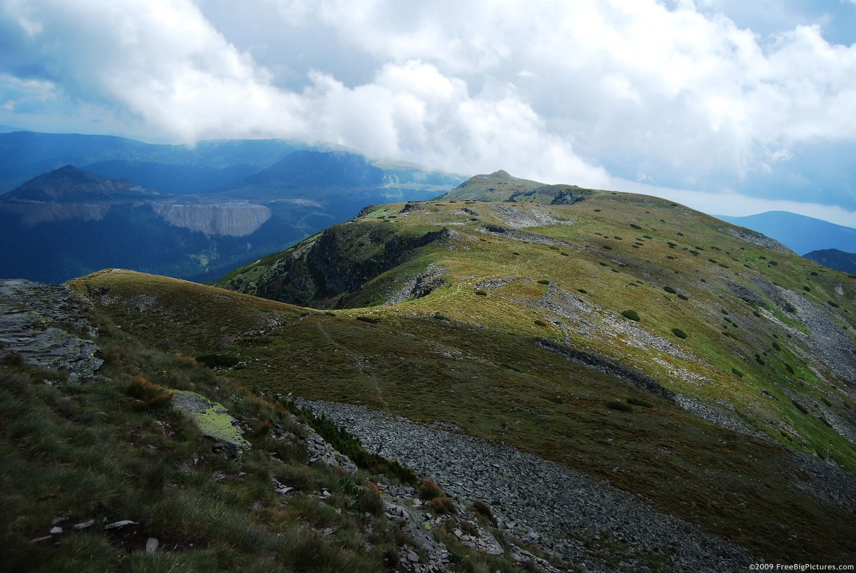 гора кивда салаирский кряж. кряж гора. новосибирск бердские горы. Scafell pike england. поверхность горы.