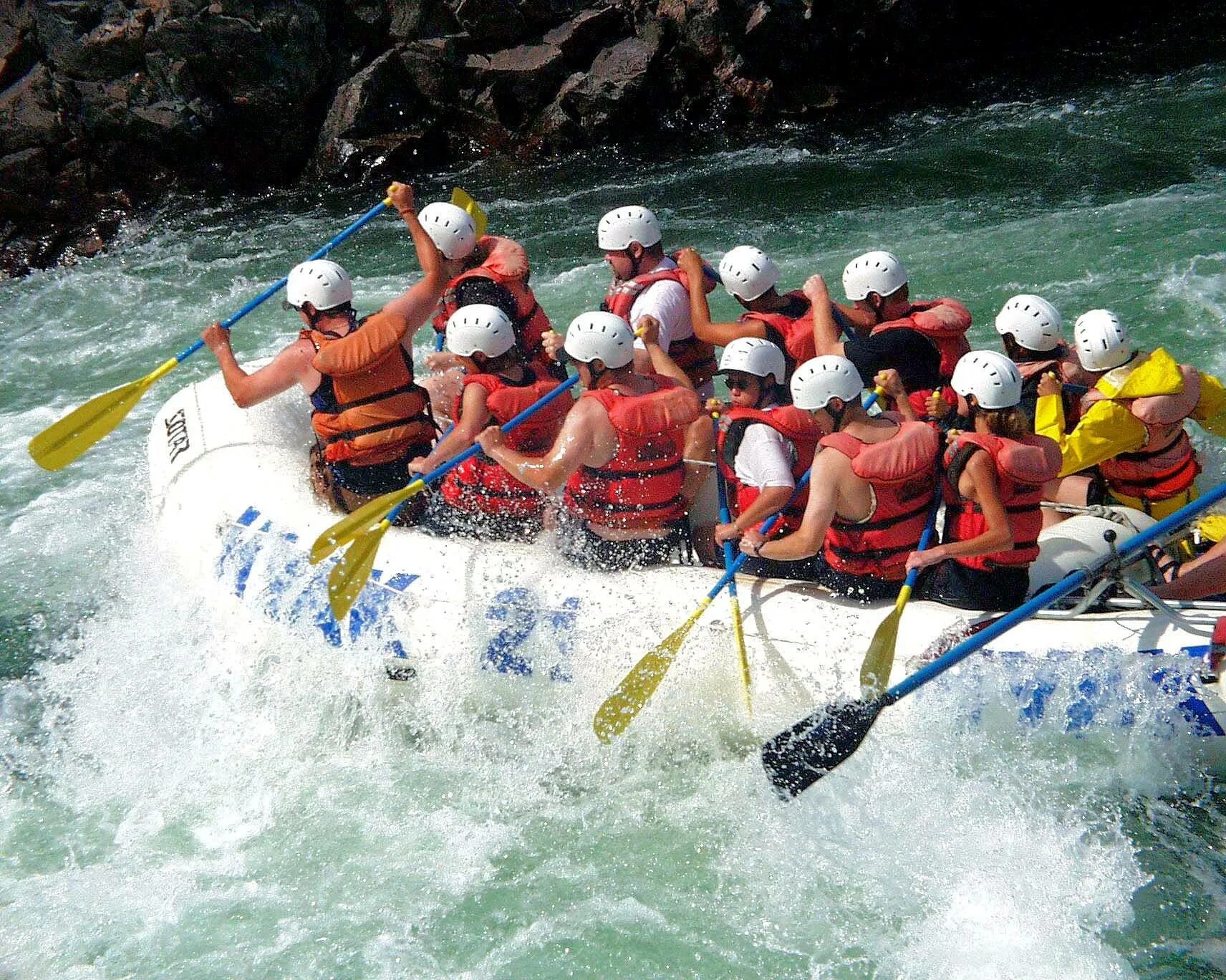 Какие водные виды спорта. Водные виды спорта. рафтинг спорт. экстремальные виды спорта рафтинг. рафтинг это вид спорта.