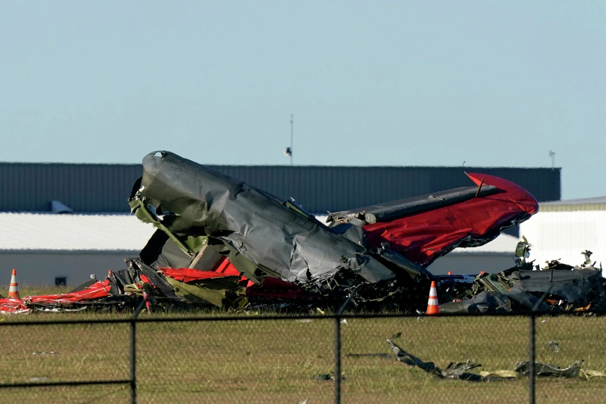 P-63 and b-17 crash at Dallas. Столкнулись два самолета. Столкновение самолётов в Далласе.