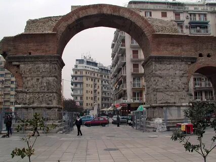 Арка и гробница галерия