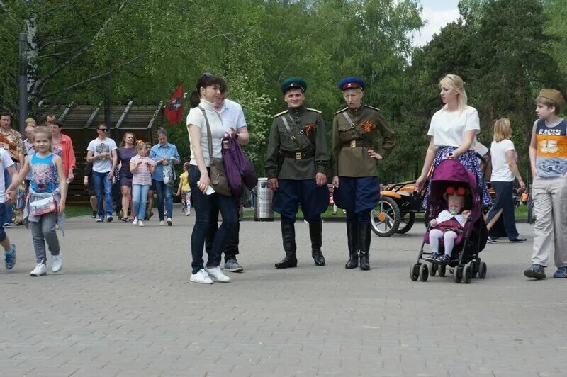 Кузьминки 9 мая программа. Парк кузьминки 9 мая. 9 мая кузьминки. памятники на день победы в кузьминках. парк победы до кузьминок.