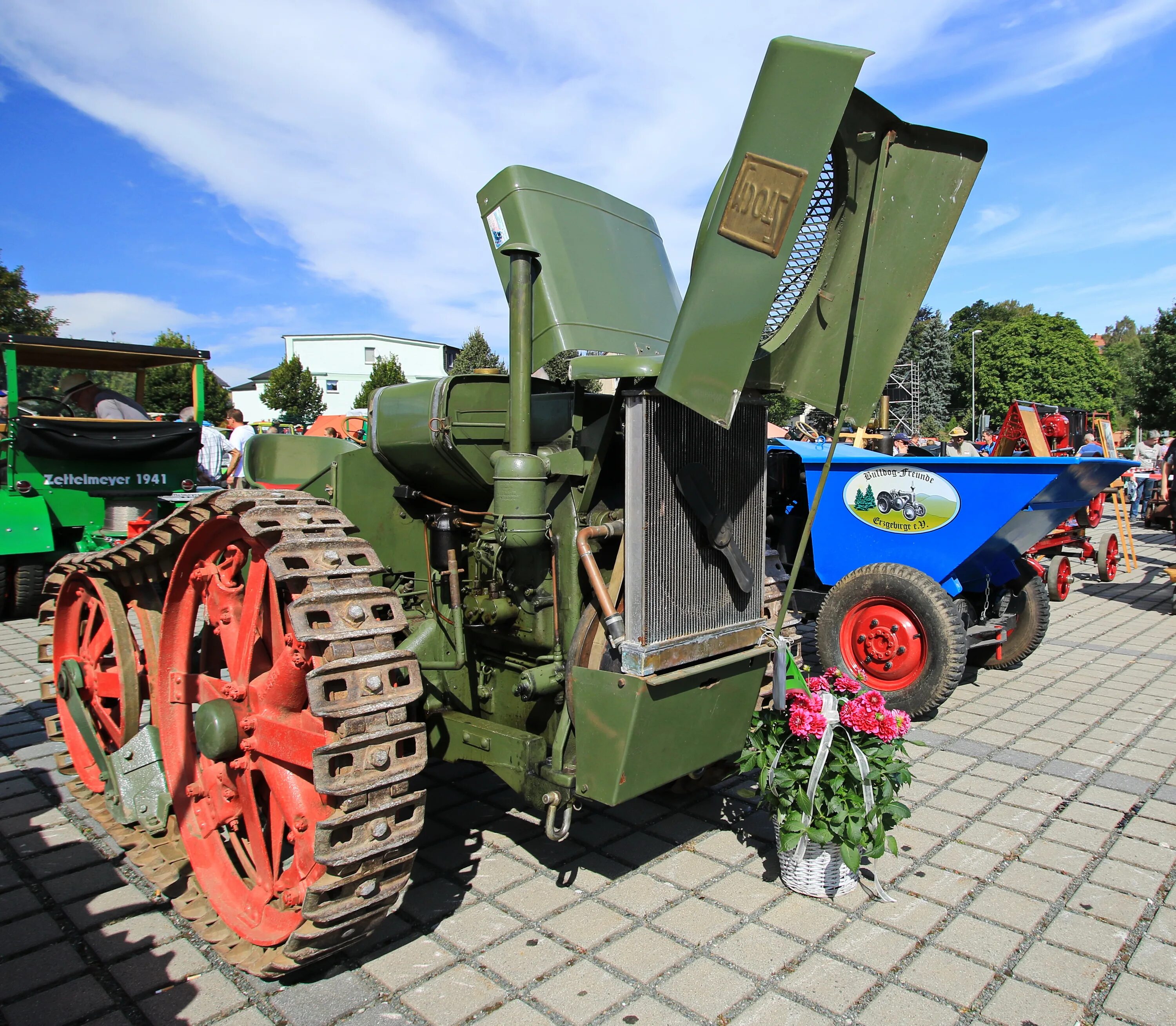 Tractor 2. Трактор Пионер. Трактор пионерчик. Пионер трактор 30. Трактор Пионер в Екатеринбурге.