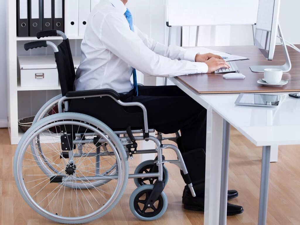 Проблемы работы с инвалидами. Рабочие места для инвалидов. Трудоустройство инвалидов. Трудоустройство инаалид. Рабочее место для людей с ограниченными возможностями.