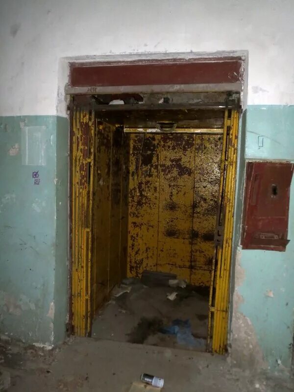 старый лифт. советский лифт. расточная 22 2 подъезд лифт. старый советский лифт. худшие лифты.