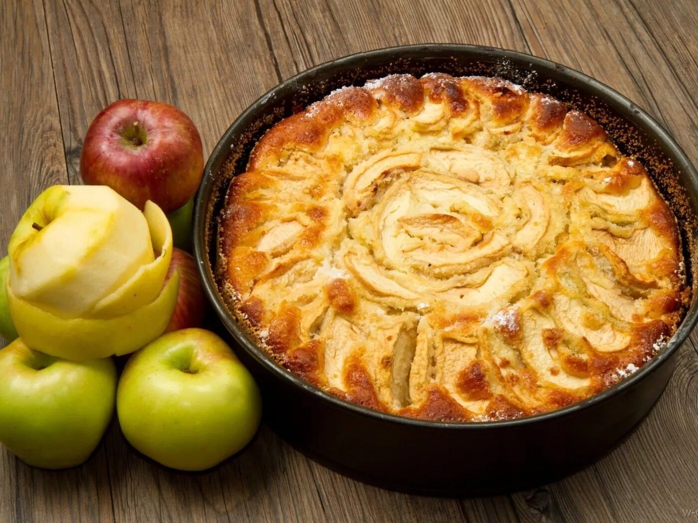 Простой пирог с яблоками в духовке самый. Шарлот яблочный. шарлотка с яблоками юлии высоцкой. пирог шарлотка с капустой.