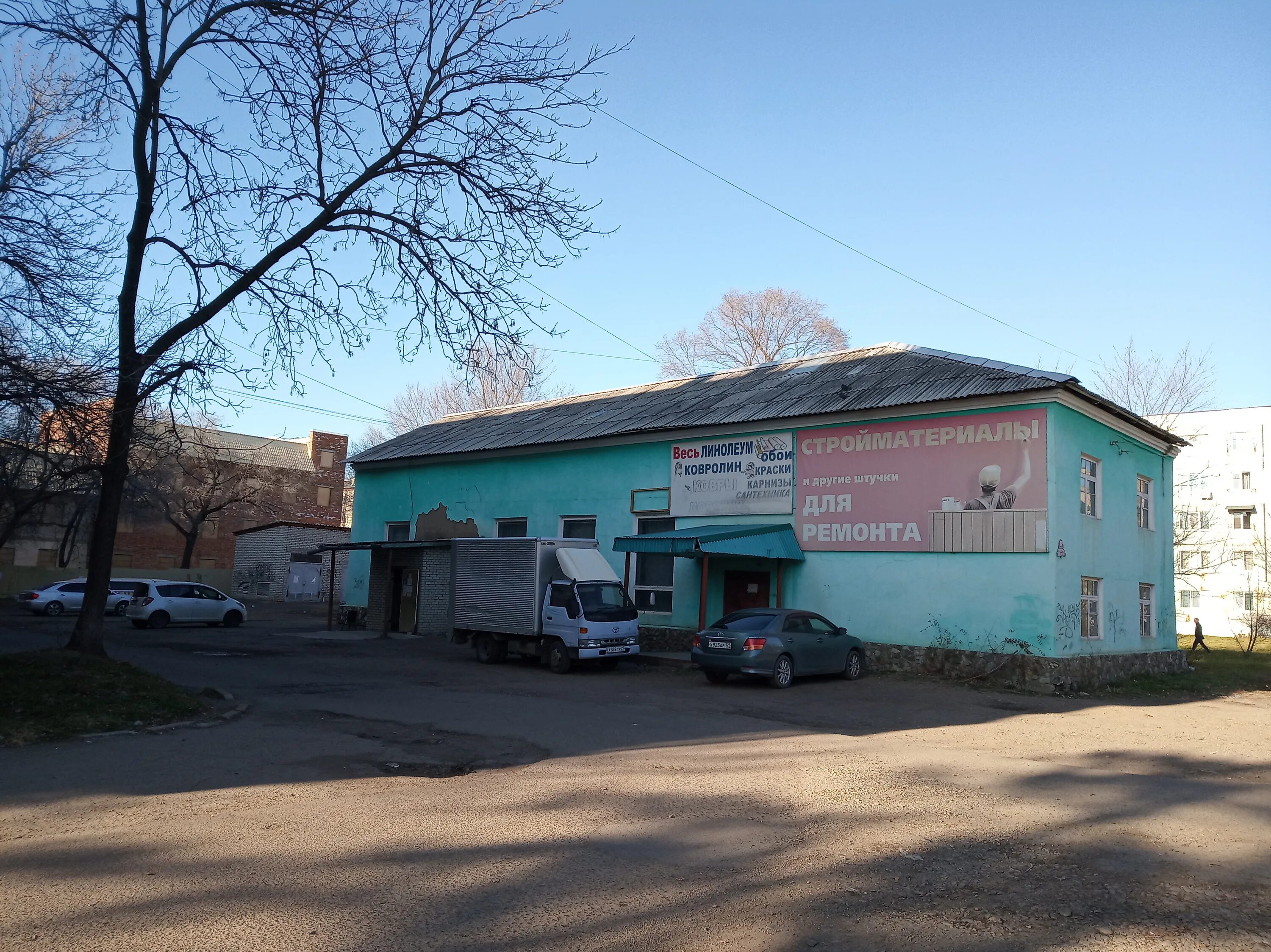 Города арсеньев магазин центральный. Арсеньев номер. Арсеньев тц радуга зимой. Магазины в дальнегорске. Строительные магазины арсеньев.