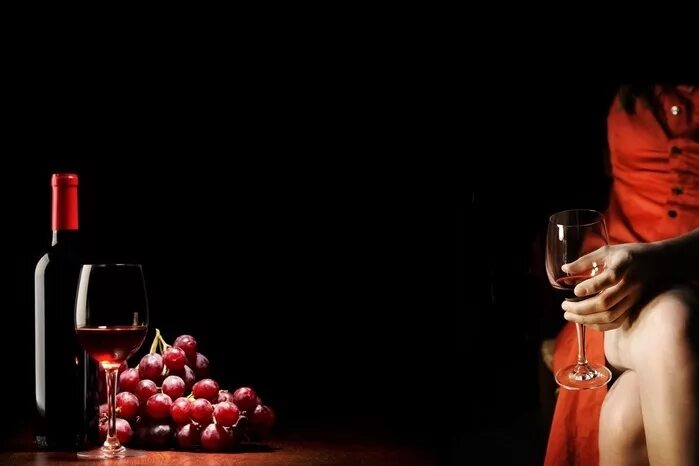 цветы романтика. вино красное любимая. девушка с бокалом. романтичный вечер для двоих. бокал любви.