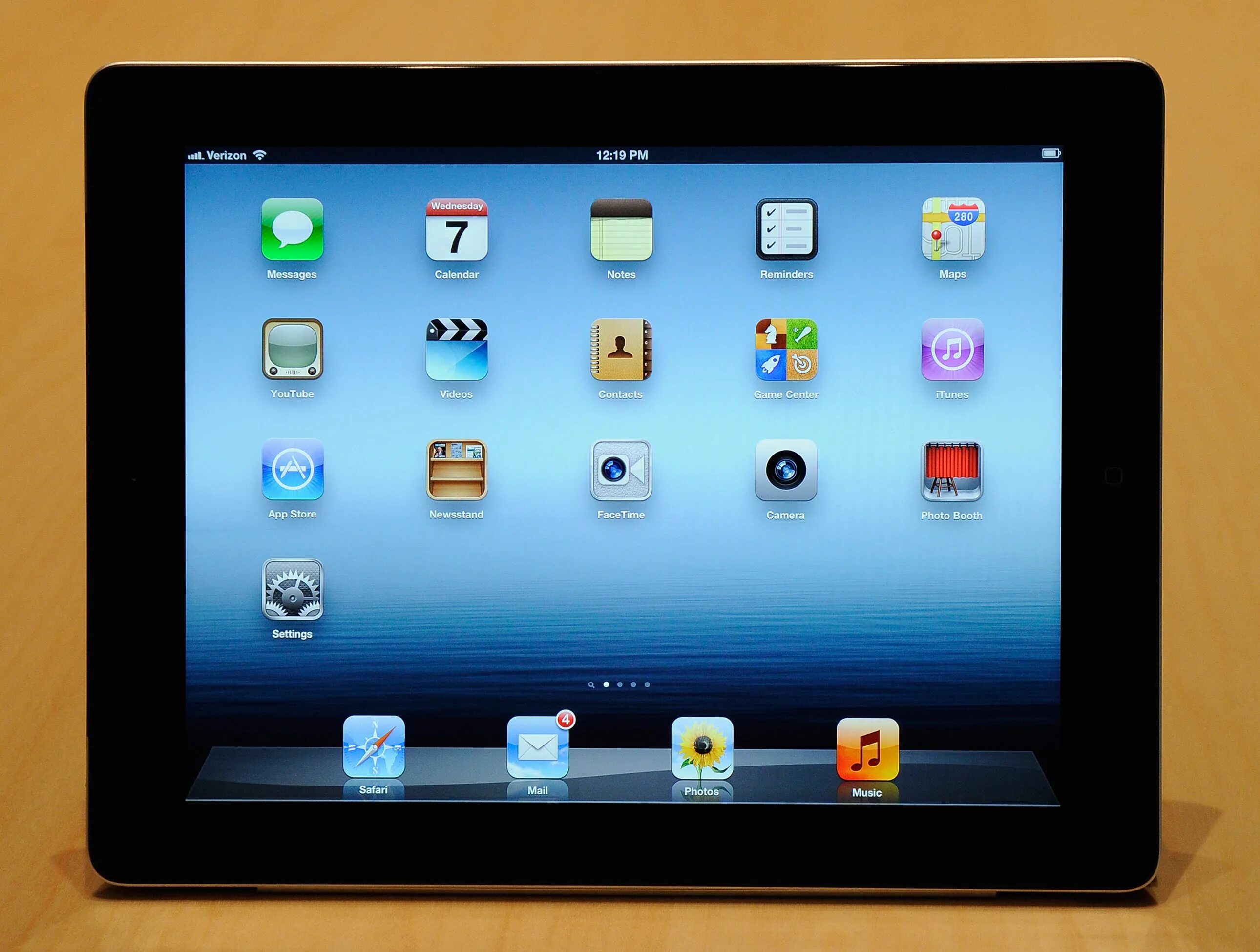 Айпад м3. Ipad 3. ipad 3 2012. айпад 7-го поколения. айпад 3 поколения 2012.