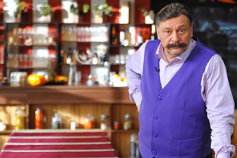 Кухня сериал виктор баринов. Дмитрий назаров шеф. Виктор петрович баринов кухня. Кухня сериал баринов. Дмитрий назаров кухня сериал.