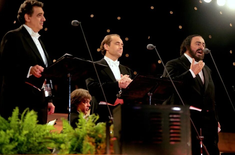 лучано паваротти. концерт три тенора пласидо доминго хосе каррерас лучано паваротти. лучано паваротти теноры. бочелли андреа ежегодный концерт. итальянский тенор андреа бочелли.