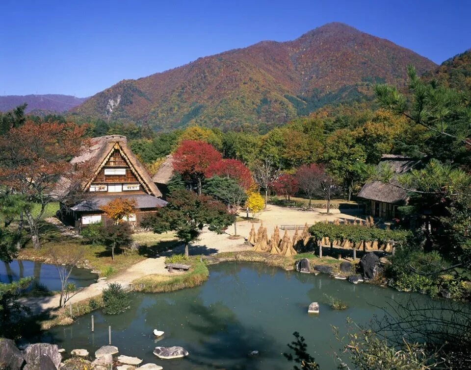 Japanese village. Деревня Сиракава-го Япония. Япония деревня САТОБА. Shirakawa-go в Японии. Деревня Ширакава.