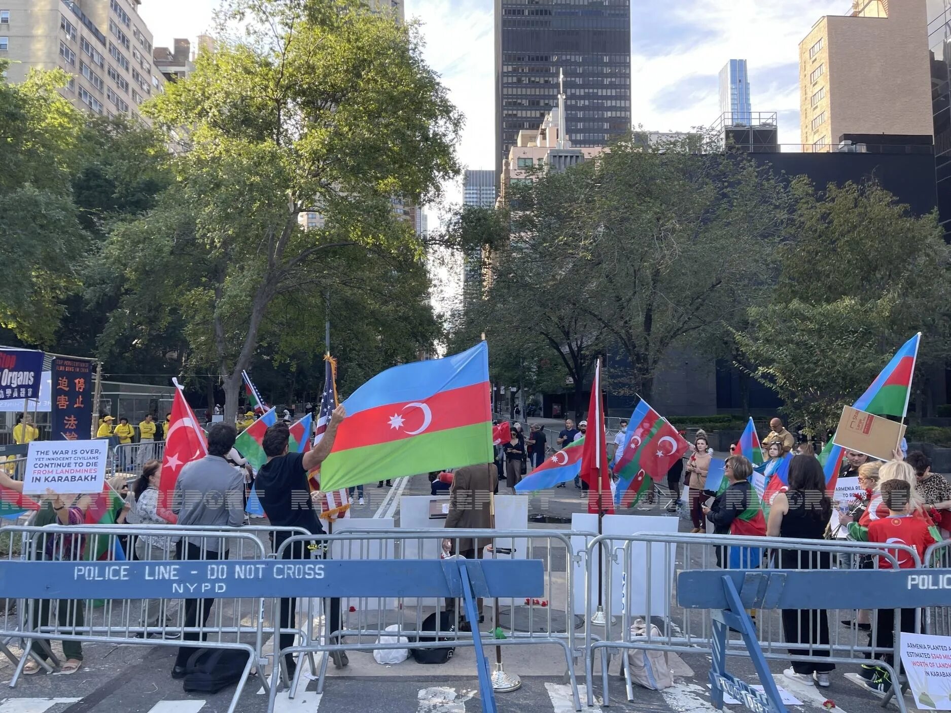 Азербайджан митинг сегодняшний. Митинг в Нью Йорке. Митинги в защиту Украины Нью Йорк. Митинг отчет