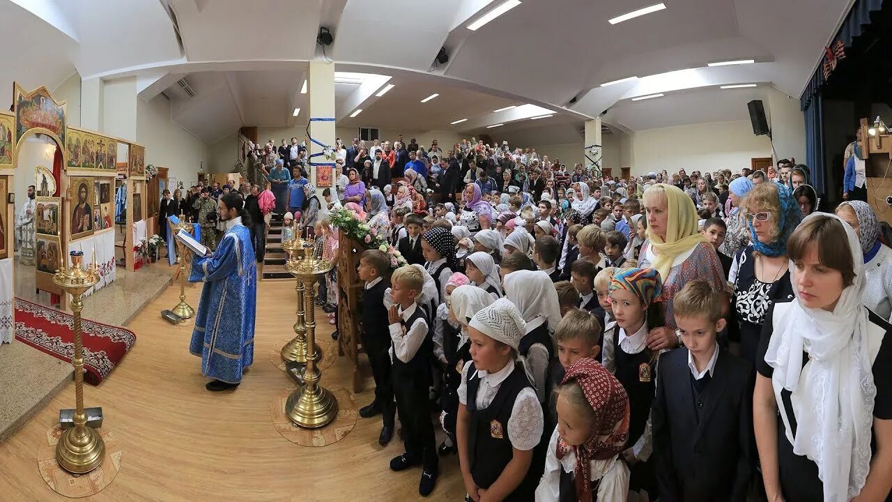 Православная гимназия москва. Школьный храм пучково. Православная школа в селе пучково. Школьный храм пучково. Православная школа в пучково троицк.