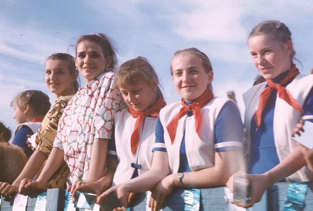 Пионеры 90 годов. Мальчик пионер. Пионеры школьники. Пионеры 90 годов. И.