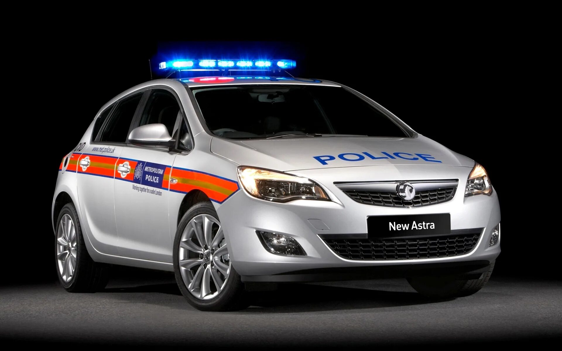 Полицейская машина 7 букв. Opel Astra Police. Vauxhall Astra Police. Opel Astra h Police. Машина "полиция".